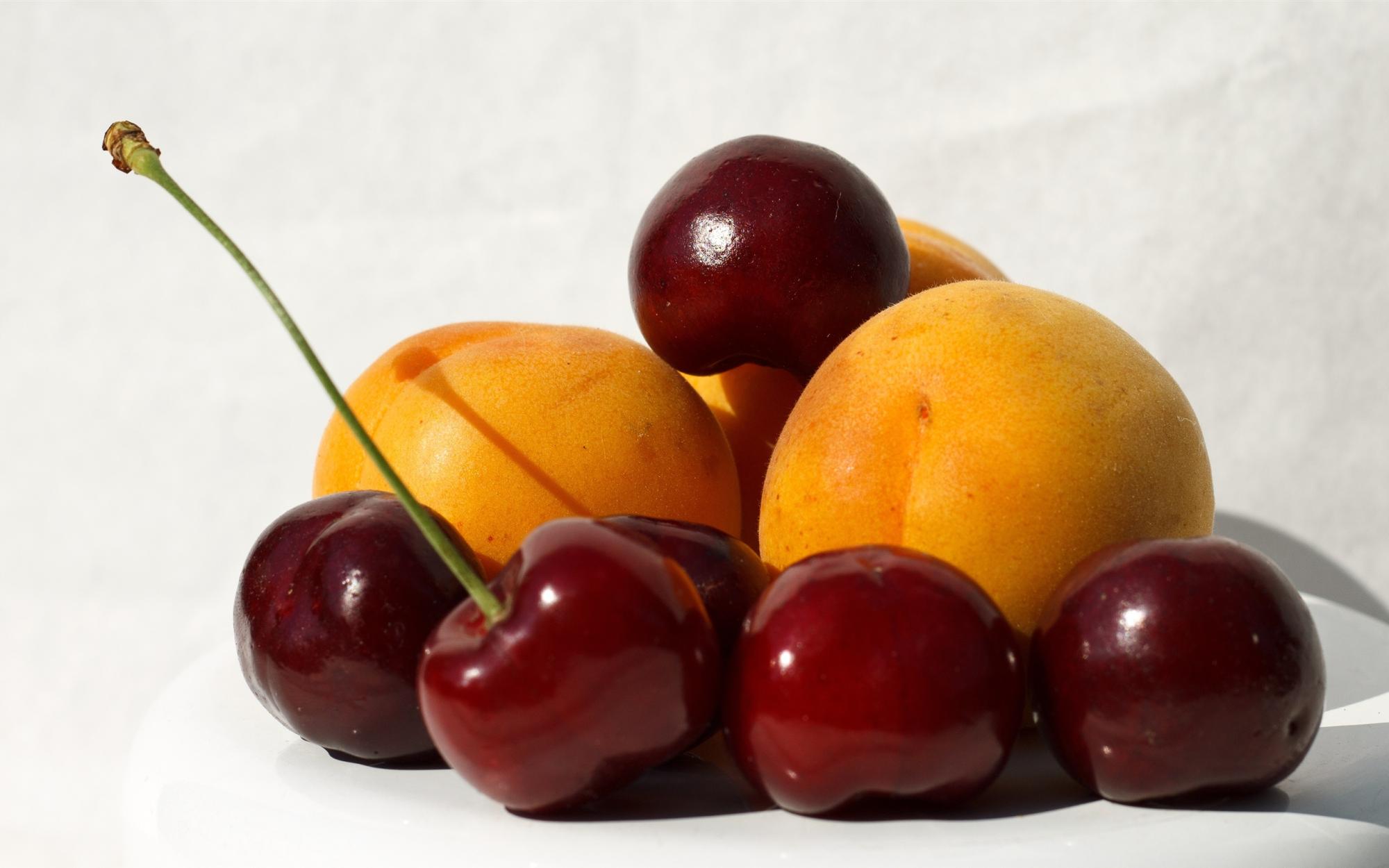 Абрикосы вместо черешни завозят из Узбекистана в Казахстан