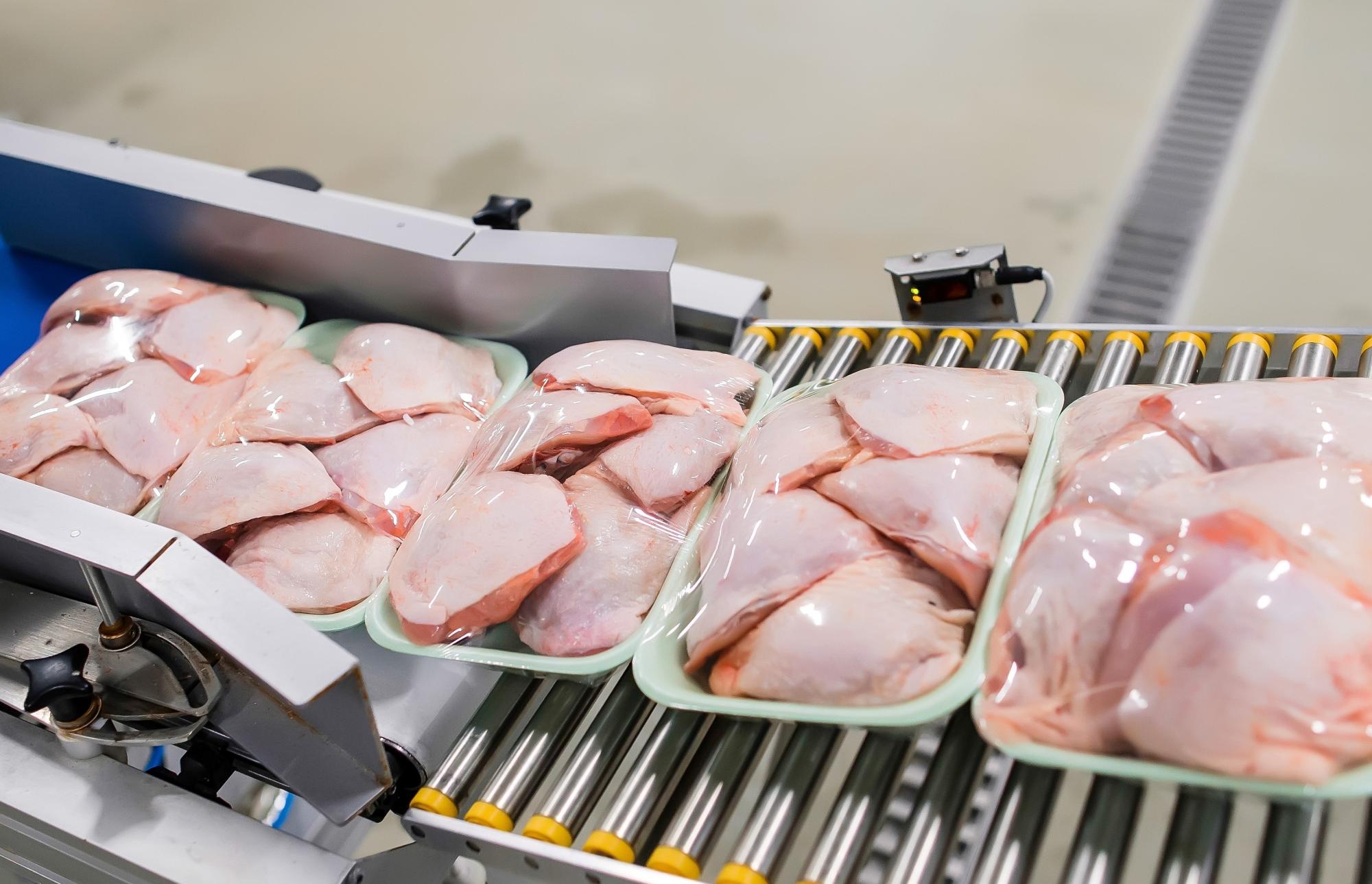 Рост импорта курятины из России спровоцировал снижение цен в Казахстане