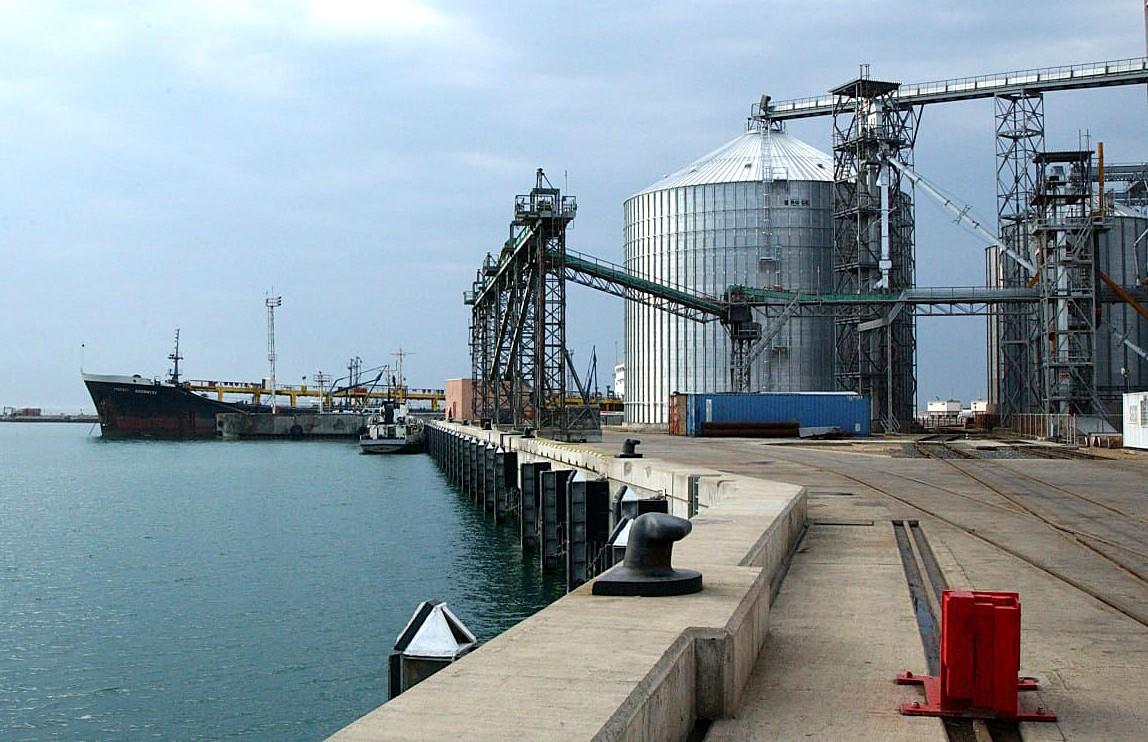 Евросоюз вложил €10 млн в увеличение мощности перевалки грузов в порту Актау - изображение