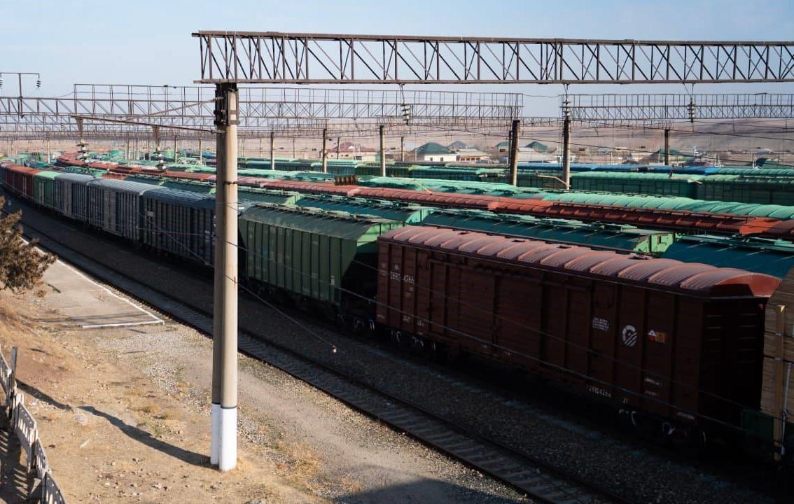 Зерновой маршрут до Узбекистана: скопилось 11 тыс. вагонов, составы простаивают по 5-6 суток - изображение