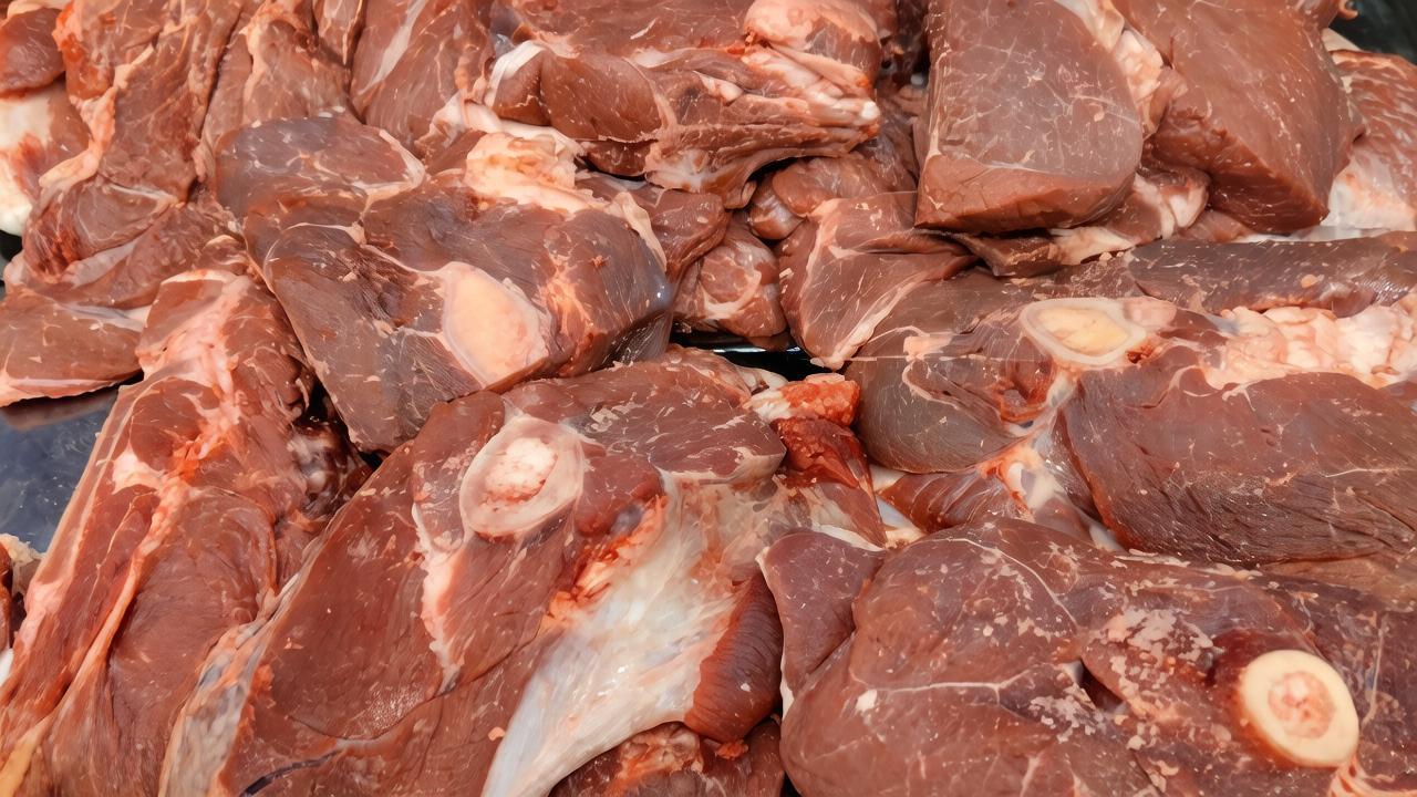 Казахстан запретил поставки российского скота и мяса  - изображение